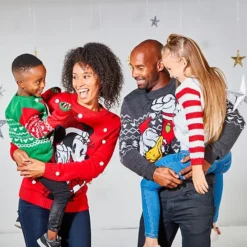 Nouveautés Disney // Disney Store Pull De Noël Mickey Pour Enfants, Holiday Cheer -Boutique De Déguisements nouveautes disney disney store pull de noel mickey pour enfants holiday cheer 34